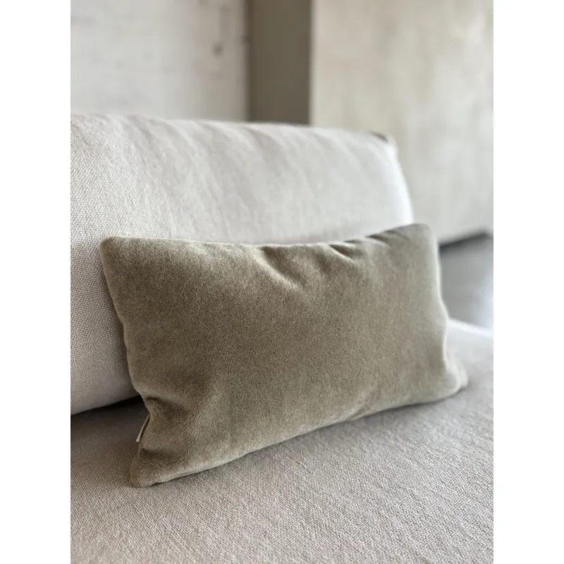 Kissenbezug – Mohair Velours, Modernes Design, Salbeigrüne Farbe, 50x30 cm - Amy | Studio Femme Home