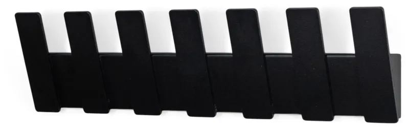 ANGLE 7 Wandgarderobe Hakenleiste in Schwarz mit sieben angewinkelten Haken in Gesamtansicht.