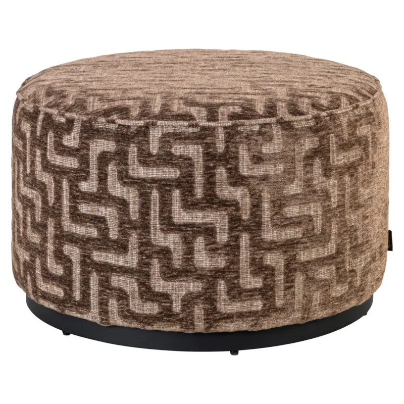 Runder Hocker Lexie Brown Labyrinth mit gemustertem Polyesterbezug in Brauntönen und schwarzem Metallgestell, Gesamtansicht.