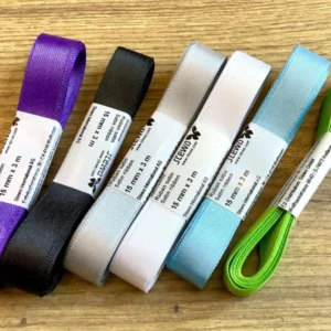 3 Meter lange und 15 mm breites Satin-Schleifenband von Stewo in lila, schwarz, weiß, silber, hellblau oder hellgrün
